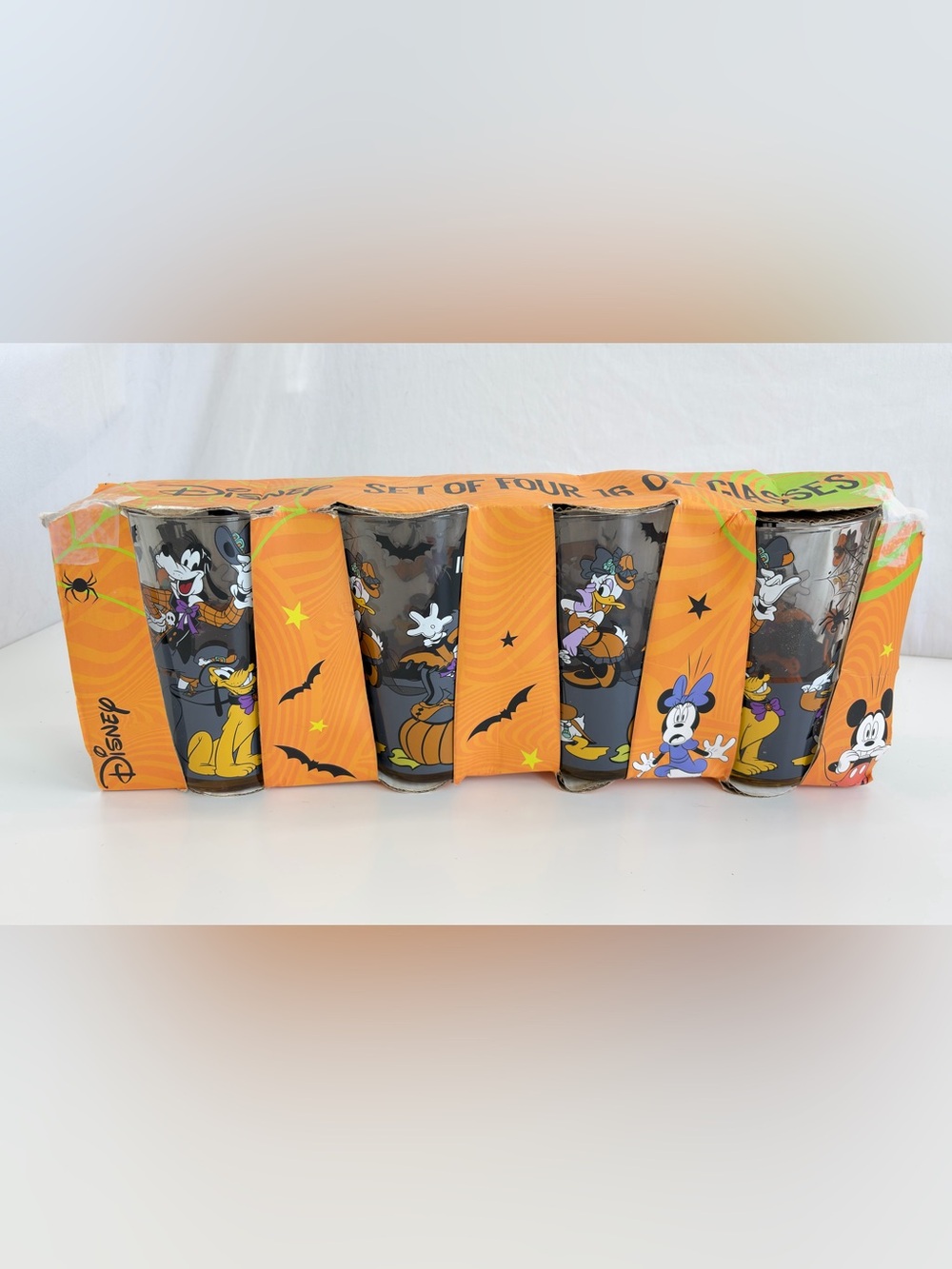 Zrike Brands Disney Mickey & Friends Halloween 16oz glassware set of 4 Goofy Plu